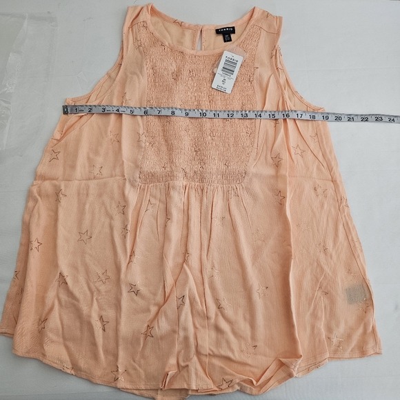 Torrid Peach Star Print Gauze Tank Top Smocked Size 00 (L) NWT - Picture 11 of 14